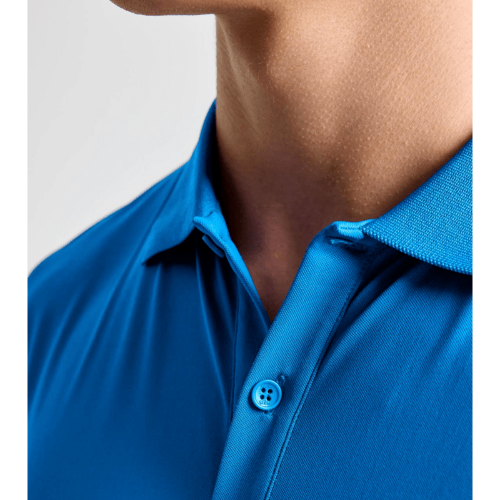 SLAM TECH PIQUÉ POLO EVO – comfortable stretch polo with logoed necktape, two-button placket, and sun protection.