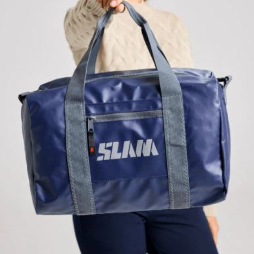 Water-repellent SLAM DUFFEL BAG SMALL with 20L capacity, ideal for short trips and active lifestyles