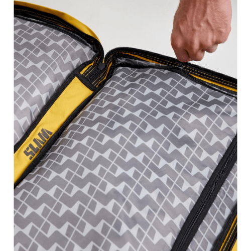 SLAM CABIN TROLLEY – compact carry-on with 54x32x23 cm size and secure water-repellent design.