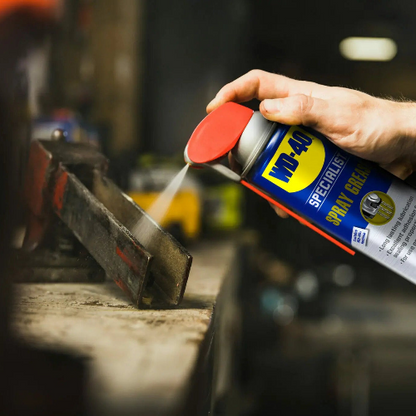WD-40 Specialist Spray Grease metal
